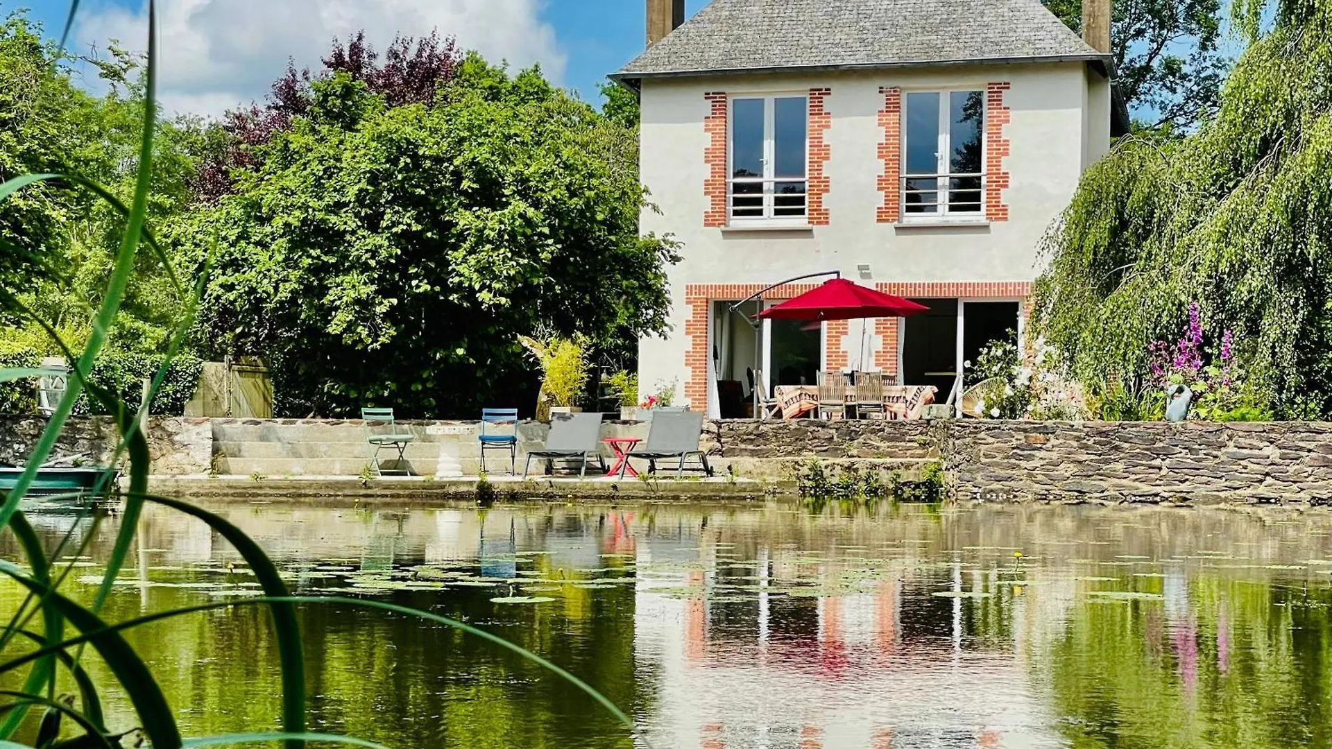 Le Moulin De Bury, Maison De Campagne Au Bord De La Riviere A 13 Kms Au Sud De Rennes Chavagne