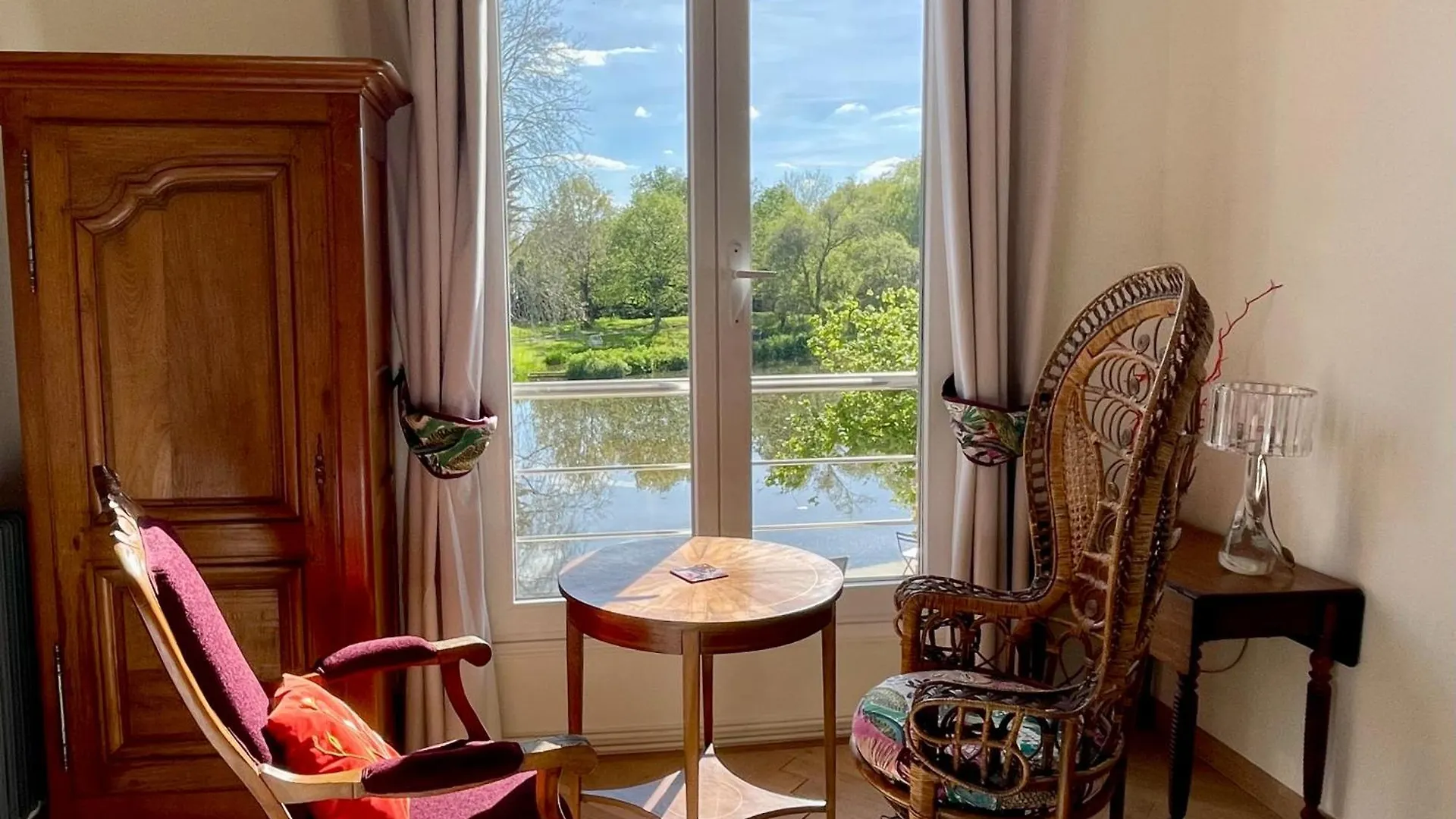 Holiday home Le Moulin De Bury, Maison De Campagne Au Bord De La Riviere A 13 Kms Au Sud De Rennes Chavagne