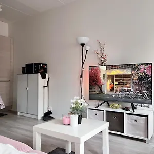  Appartement Lovely Next To The Metro Station And Shopping Malls - 16mins To Center, Convenient, Peaceful Finlande